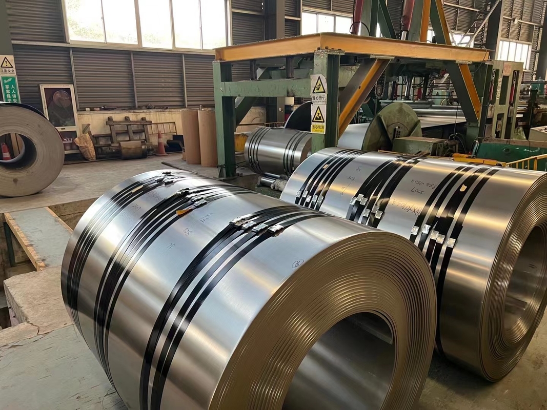 2.0mm kaltgewalzte ASTM-Edelstahl-Spule asphaltieren Grad 316L 430 des Rollen304